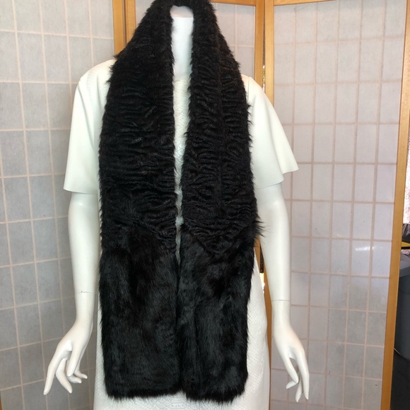 CeLeste by Bibhu Faux Fur Boa - Picture 4 of 7